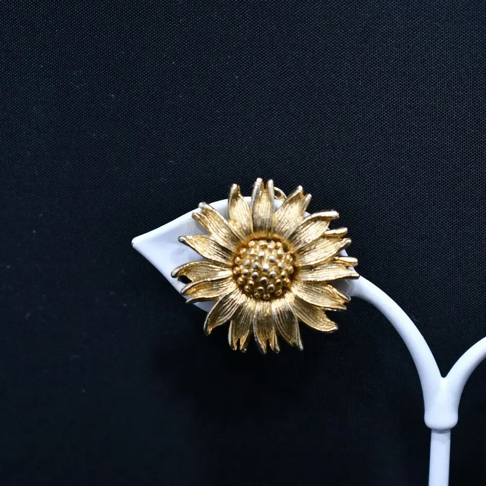Vintage Lisner Sunflower Earrings, Gold Plated Clip Ons, 1960s Jewelry